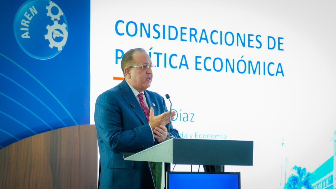 Ministro de Hacienda y Economía Magín Díaz reafirma la estabilidad de la RD y llama a evitar el pesimismo económico