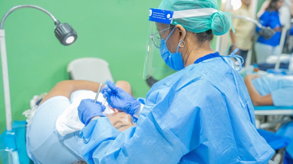 El INABIE beneficia a más de 620 estudiantes de Pedernales con soluciones de salud bucal