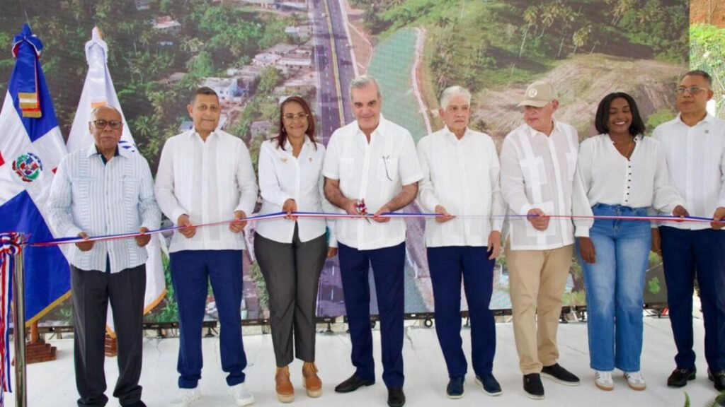 Abinader impulsa el desarrollo de Samaná con inauguración de moderna vía de cuatro carriles