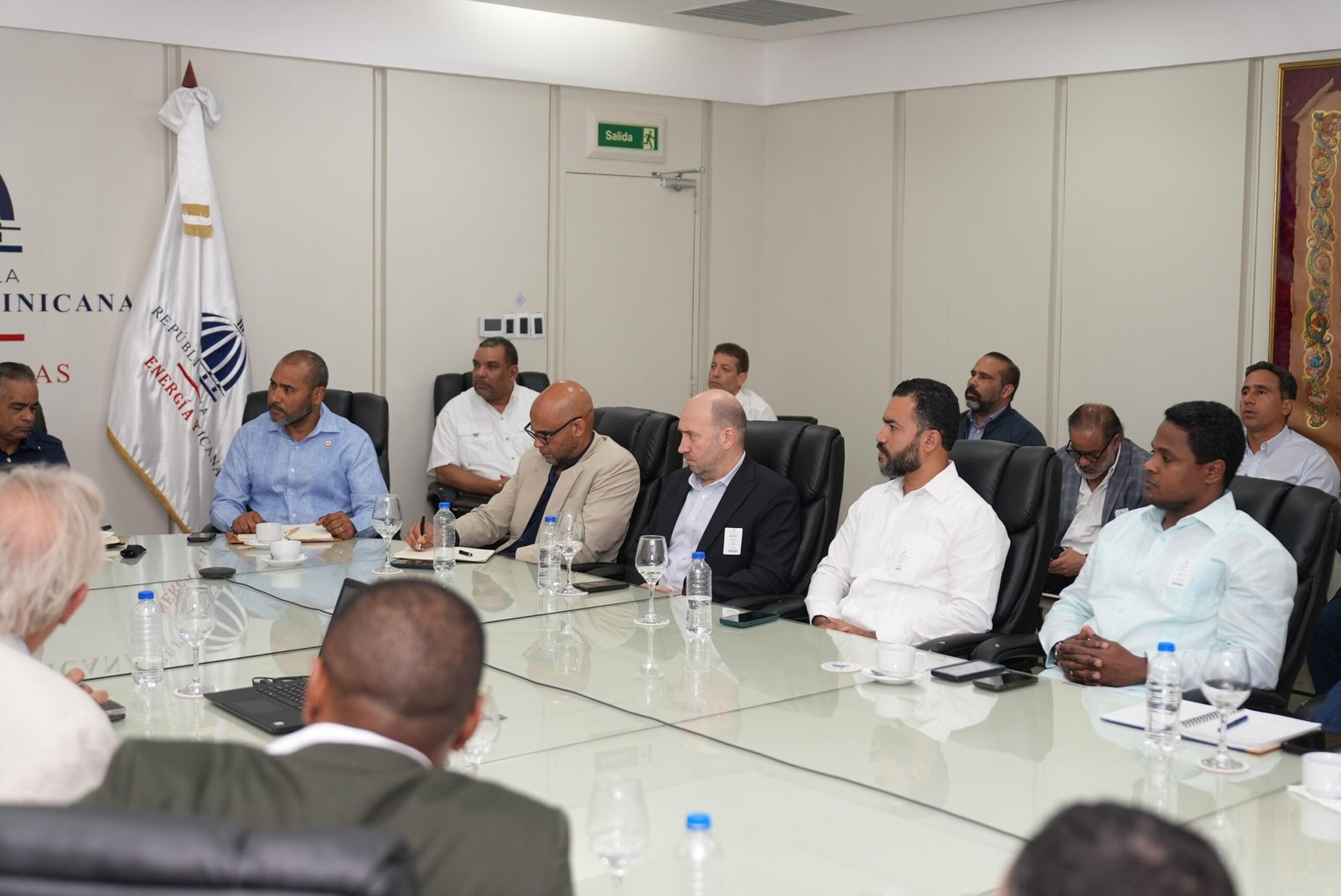 Gobierno coordina con generadores eléctricos medidas ante posible impacto de crisis en Medio Oriente