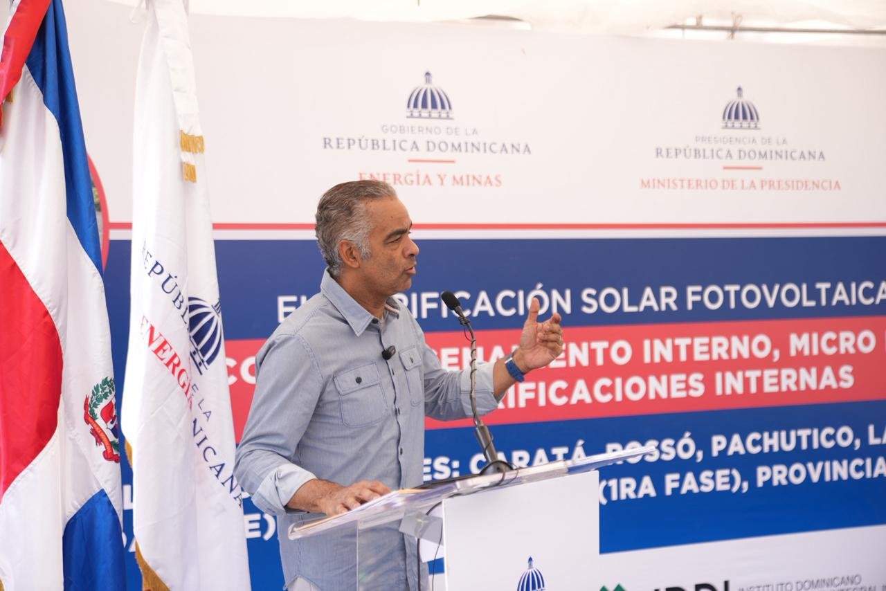 Gobierno entrega proyectos de electrificación rural con inversión superior a RD$56 millones en Elías Piña
