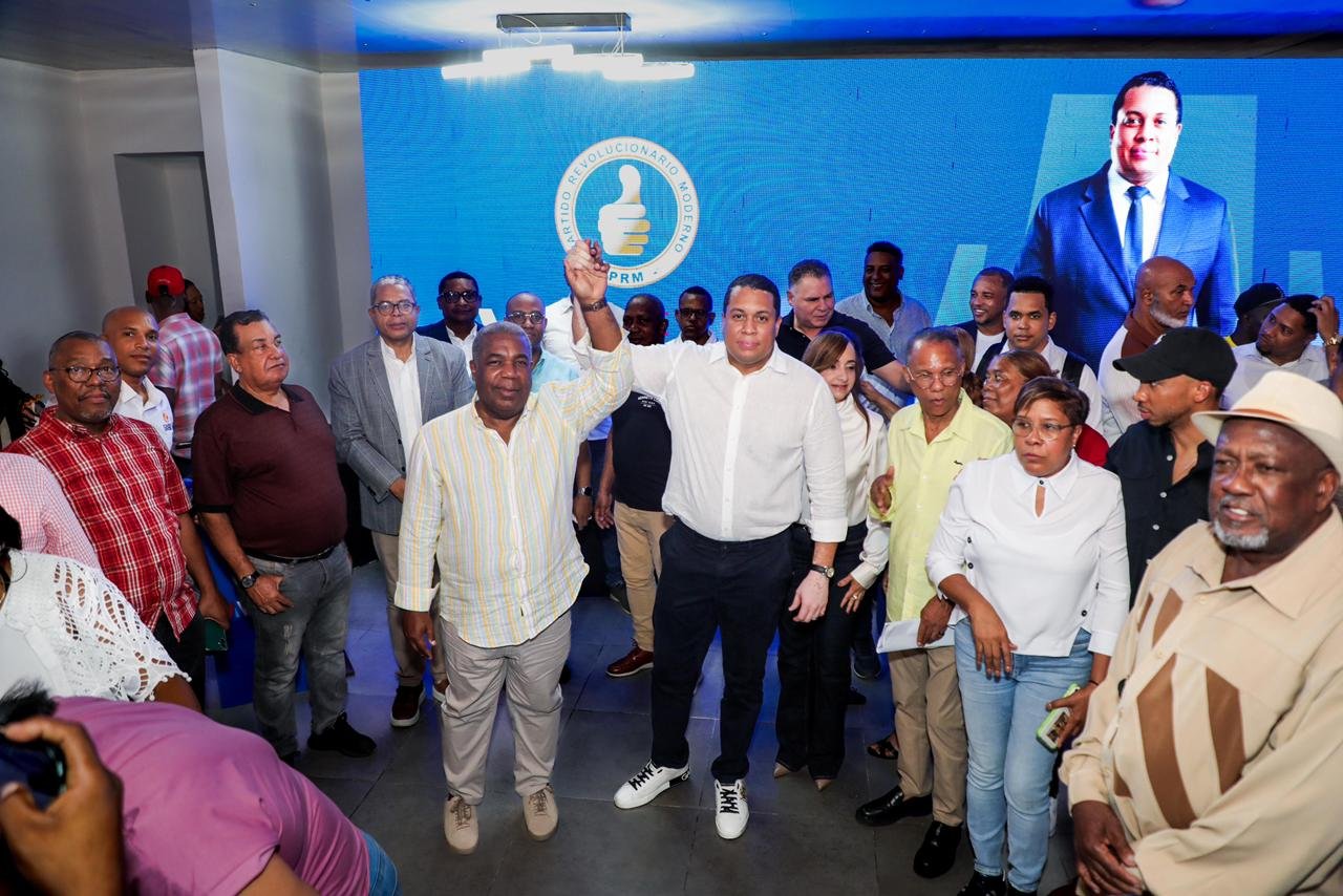 Alex Mordan consolida fuerza en Santo Domingo Este con masivo respaldo de dirigencia perremeísta