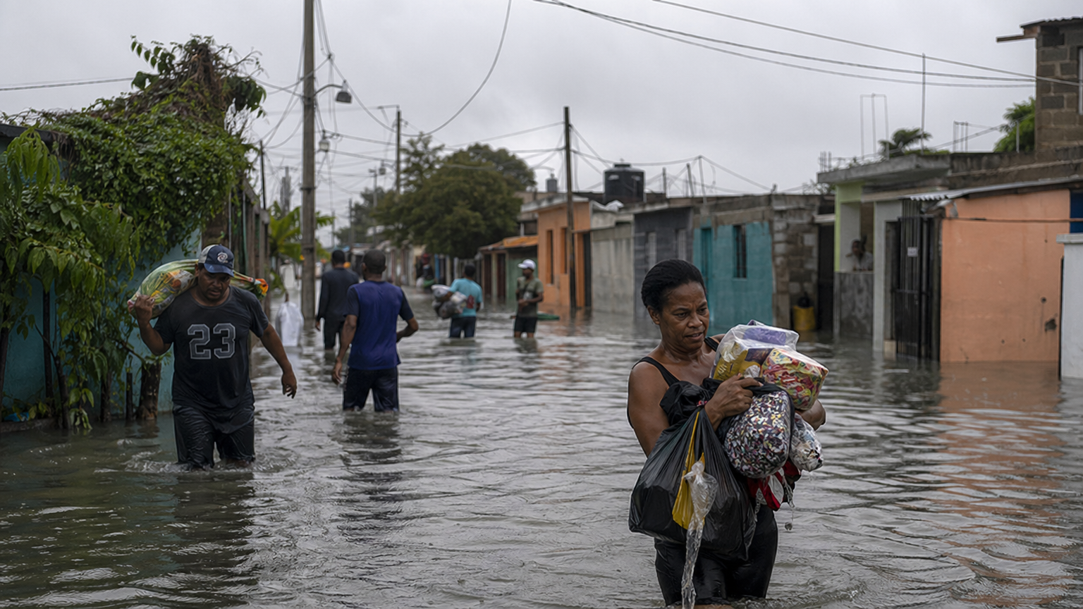 Inundaciones en RD: COE Mantiene Alerta en 21 Provincias por Vaguada y Desbordamiento de Cañadas