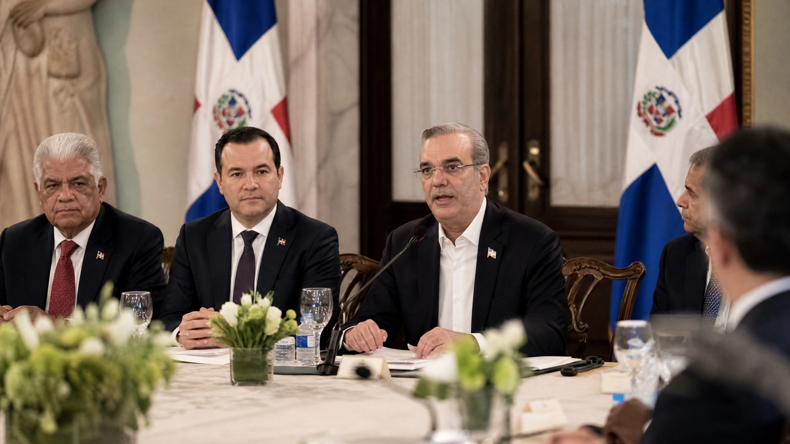 Partidos Políticos Dominicanos Califican de "Populista" y "Autoritaria" Reducción de Fondos