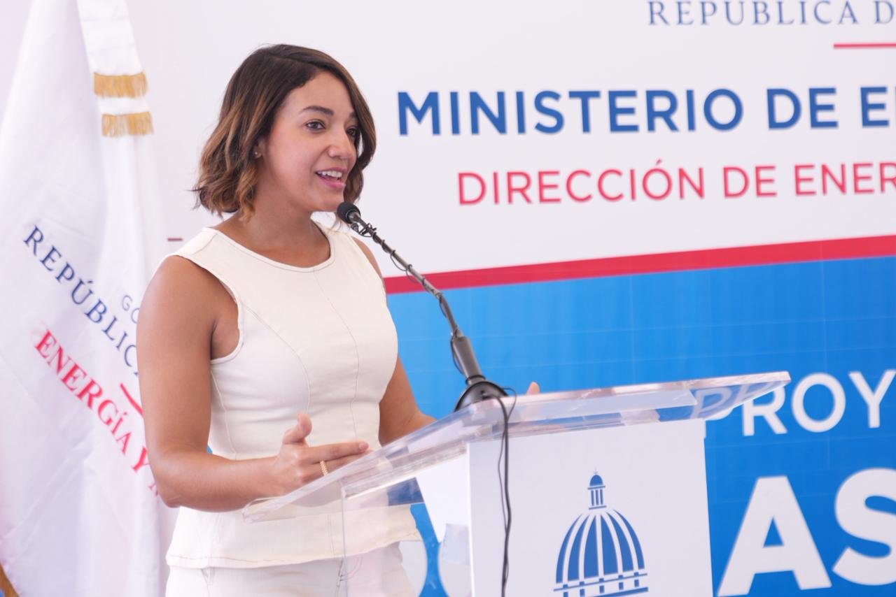 Energía y Minas sigue eliminando uso de leña y carbón en hogares: entrega 100 kits de cocinas en Independencia