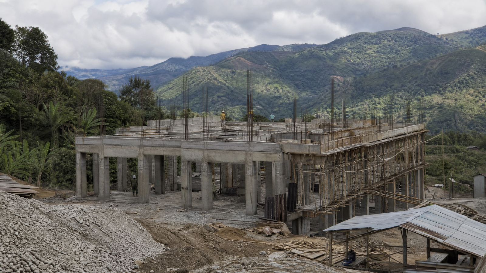 La Eterna Construcción de Planteles Escolares en la Cordillera Central Agudiza la Deuda Social
