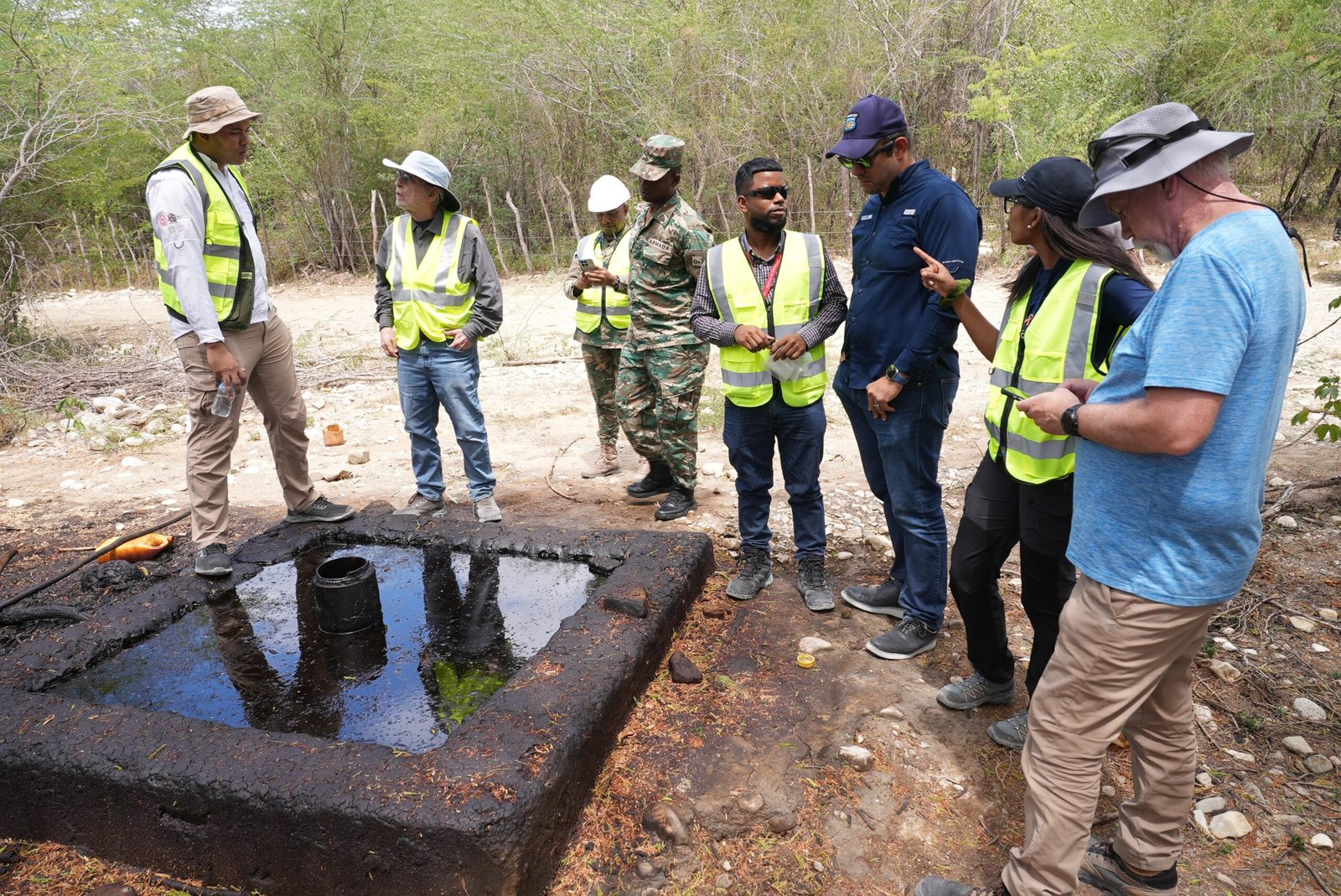 Geólogos de la Universidad de Texas realizan visita a la cuenca de Azua para iniciar investigación sobre el potencial de hidrocarburos de la zona