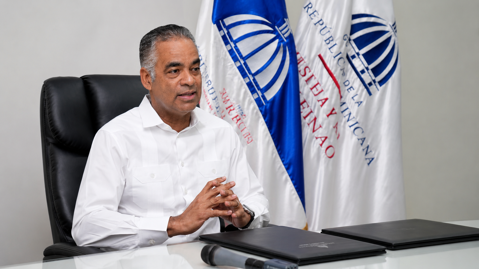 Ministro Joel Santos llama a ahorrar energía ante el intenso calor y la alta demanda eléctrica prevista para agosto