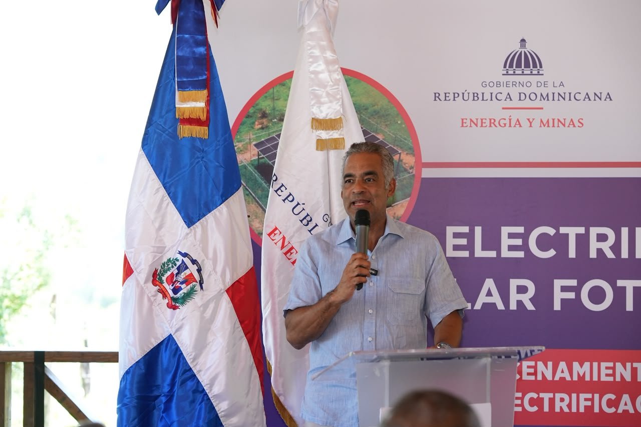 Gobierno lleva electricidad a ocho comunidades montañosas de Pedro Santana