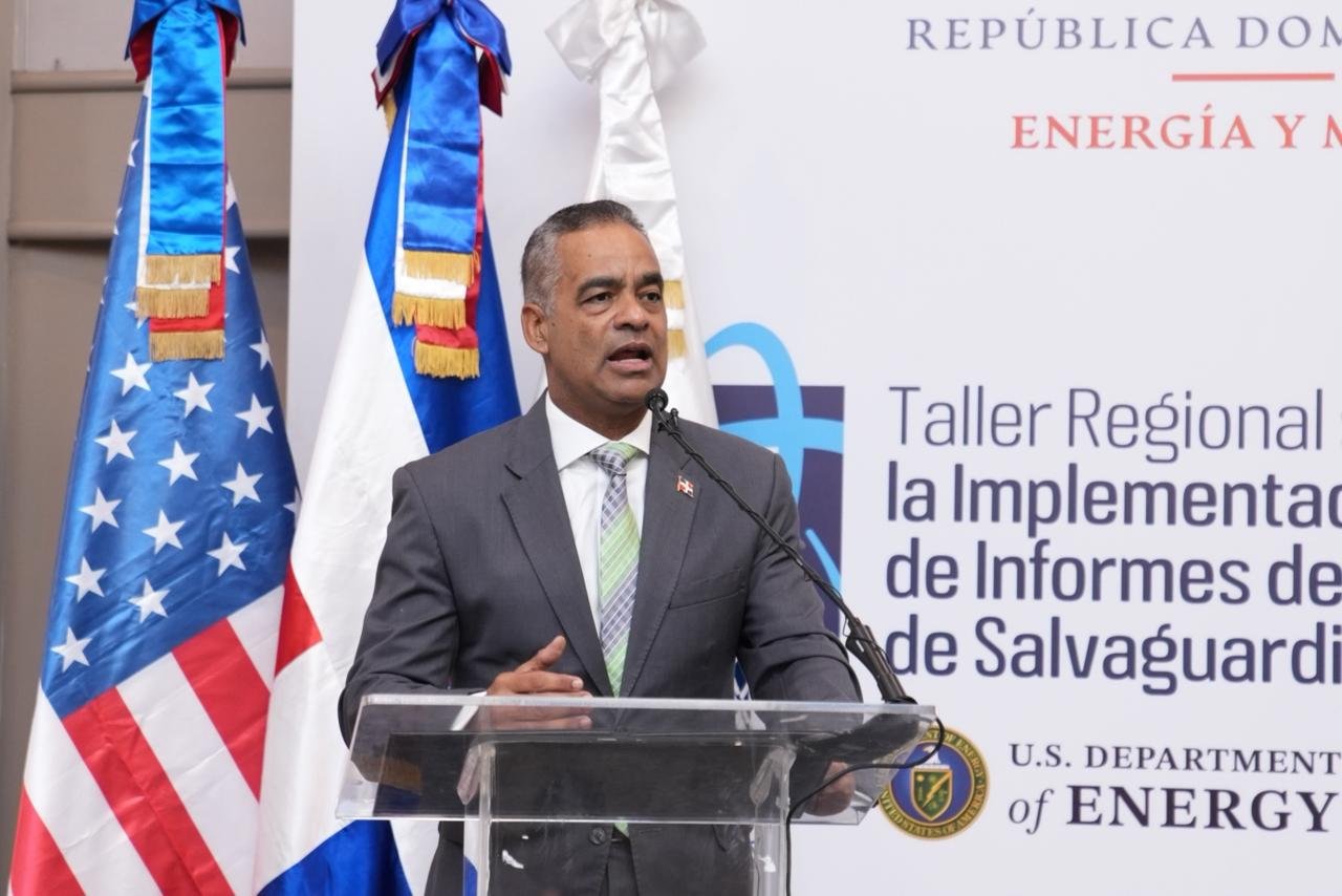 Ministro Santos destaca interés del Gobierno en implementación de energía nuclear en sistema eléctrico nacional