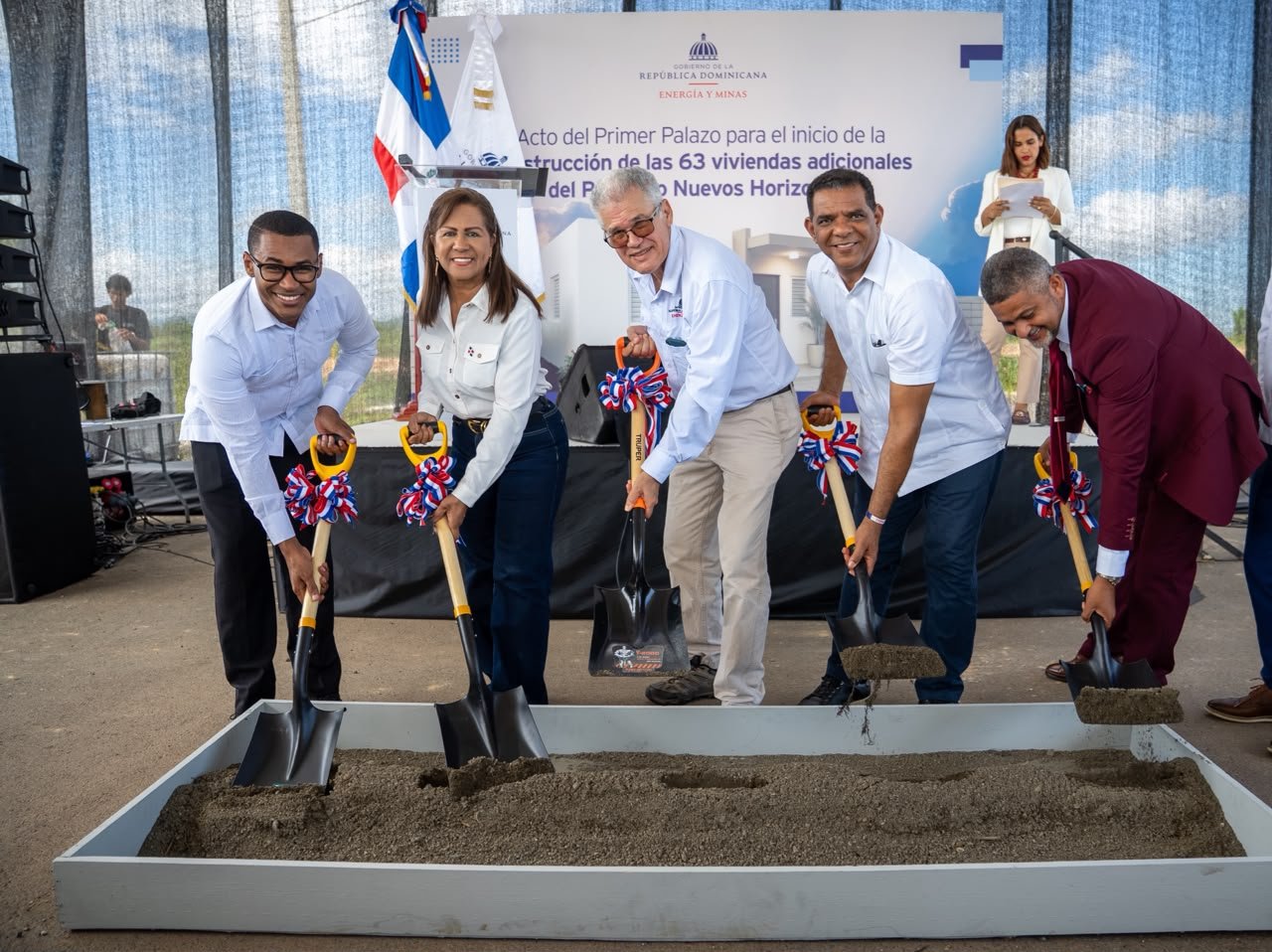 Energía y Minas da primer palazo para construcción de otras 63 viviendas en proyecto Nuevos Horizontes, Cotuí